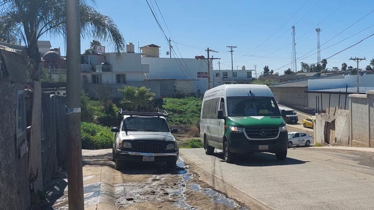 Avanza instalación de drenaje en Primo Tapia; buscan poner fin a décadas de descargas de aguas negras