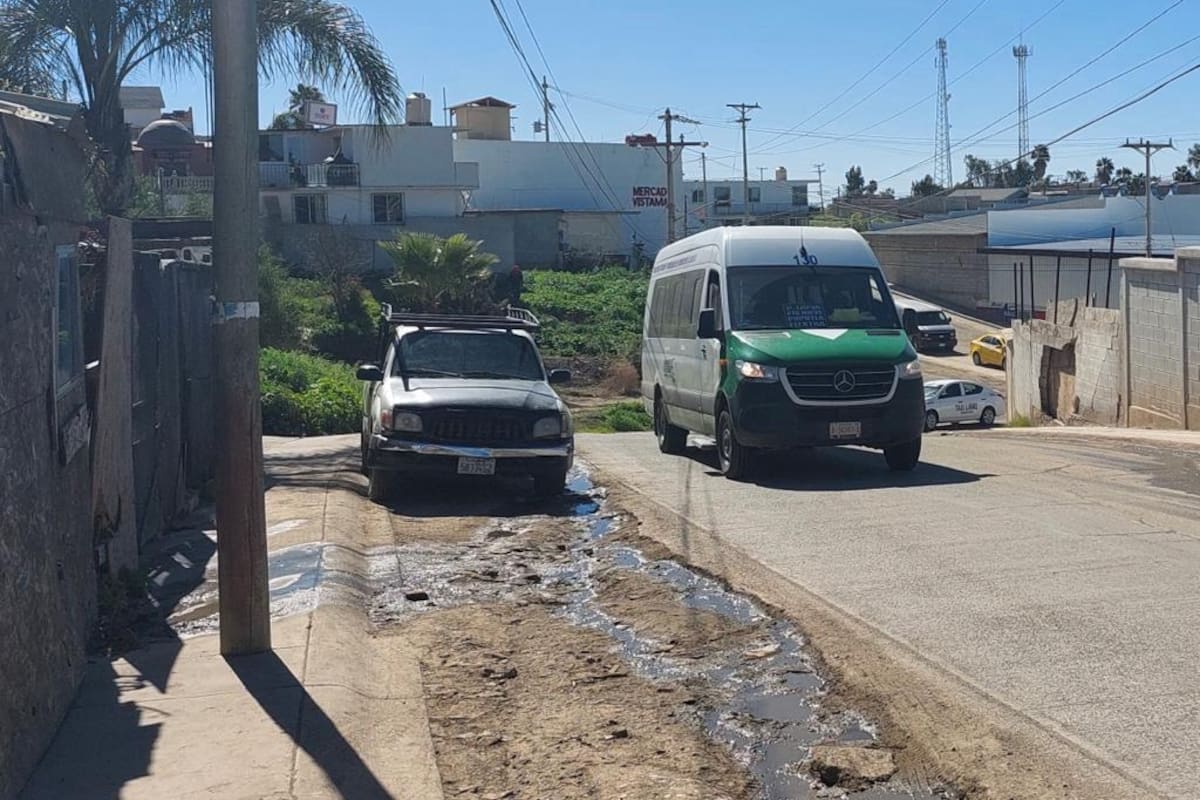 Avanza instalación de drenaje en Primo Tapia; buscan poner fin a décadas de descargas de aguas negras