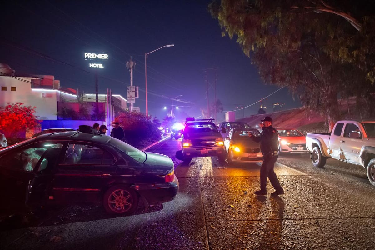 Una mujer de 32 años resultó lesionada en el triple choque ocurrido en la Vía Rápida Oriente. Foto: Border Zoom
