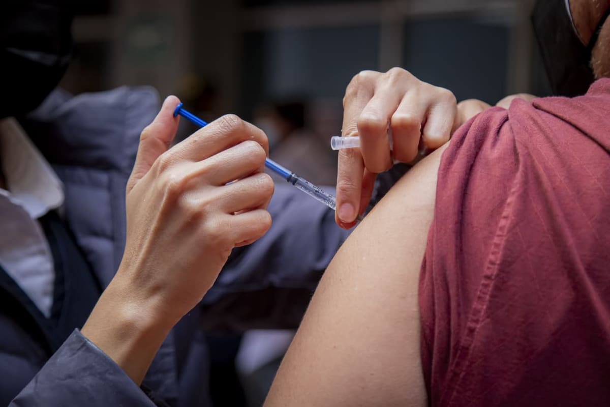Vacunación invernal 2026-2027 en México: Cuándo inicia y quiénes deben vacunarse contra la influenza y el COVID-19