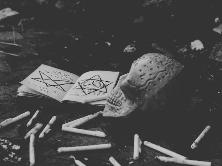 Autoridades de Gómez Palacio iniciaron una investigación por posible ritual de brujería tras el hallazgo de un cráneo humano en monumento de la Plaza Fundadores