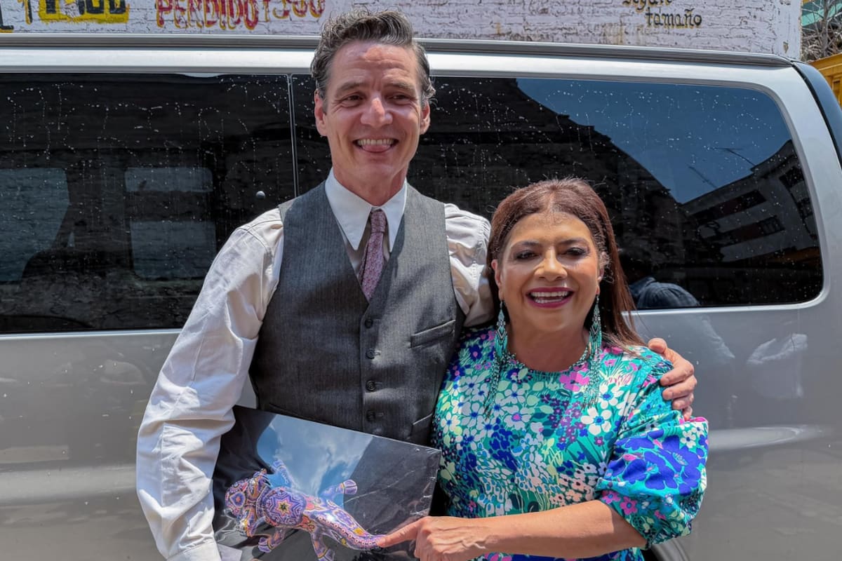 Pedro Pascal celebra su cumpleaños en CDMX: Clara Brugada lo sorprende con regalos mexicanos