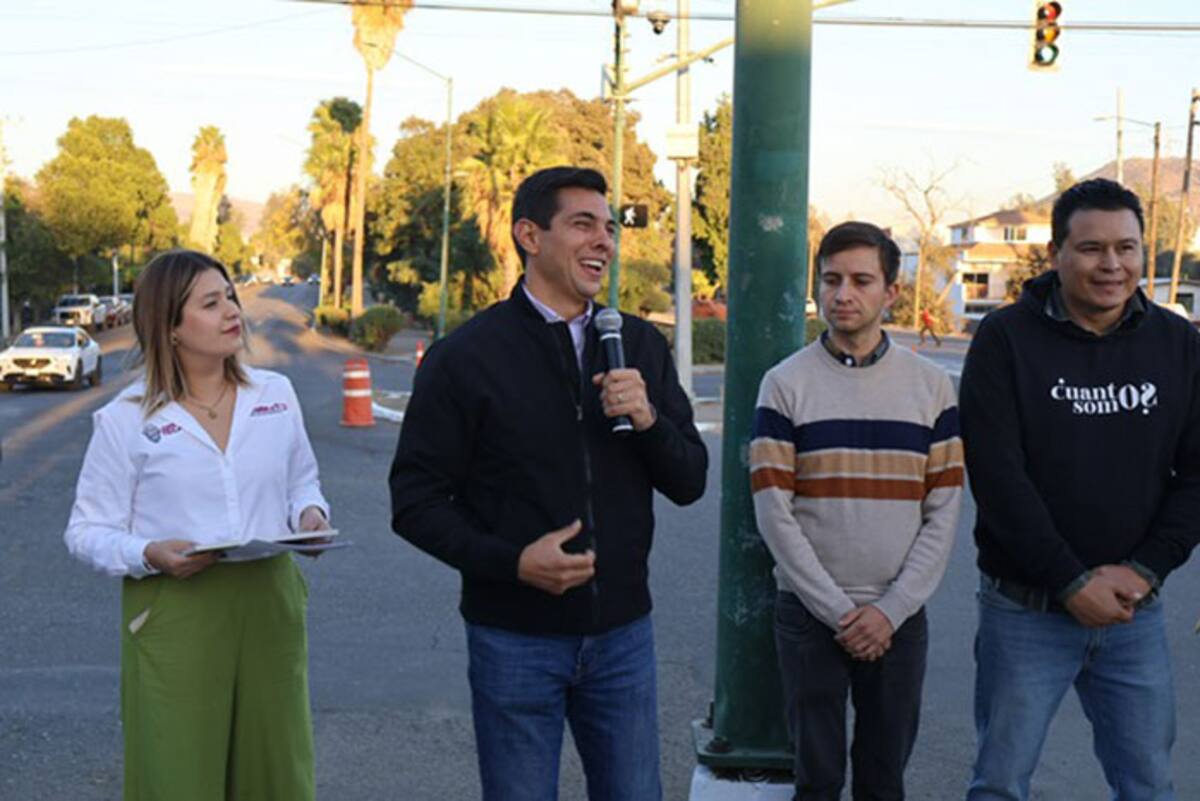 El presidente municipal Román Cota destacó la importancia de la participación comunitaria para resolver problemas comunes.
