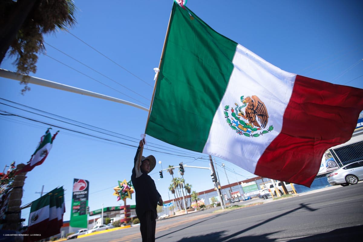 Entre banderas y sacrificios: vendedores patrios