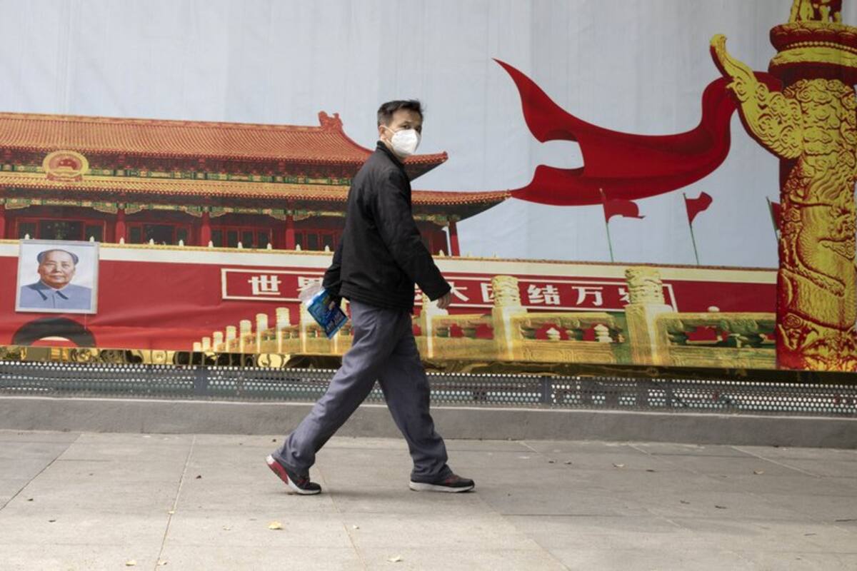 Donald Trump coquetea con teoría de que China liberó al coronavirus