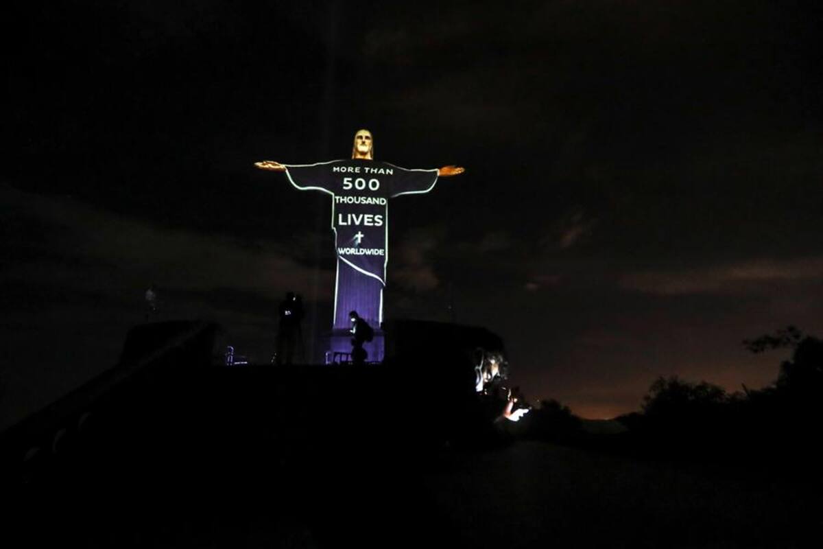 El Cristo Redentor vuelve a rendir homenaje a las víctimas del coronavirus