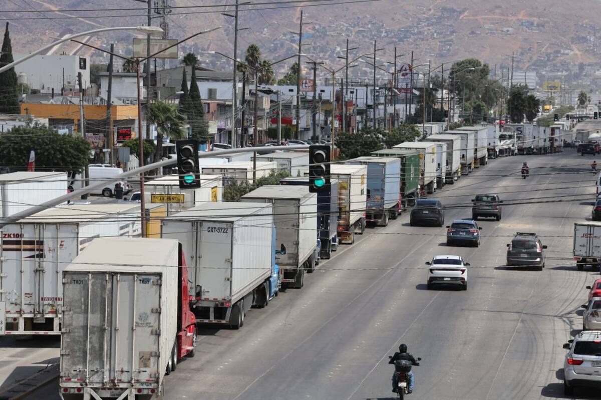 Se detienen operaciones de comercio por enfrentamiento en garitas internacionales