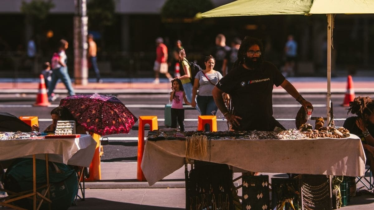El objetivo 3.3 del eje Economía moral y trabajo del Plan Nacional de Desarrollo 2025-2030 plantea llevar la informalidad laboral a 48.9% al finalizar el sexenio.| Pexels