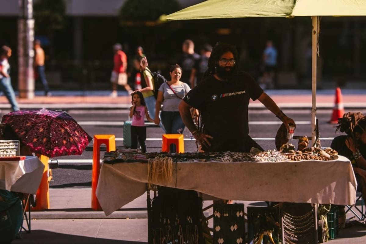 Mexicanos que trabajan por cuenta propia ganan 75.7 pesos por hora promedio y superan los ingresos de los empleados formales asalariados revela el CEESP
