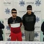 Llegaron a amenazar a una joven con quemar su casa y huir, los arrestan en estacionamiento de una tienda