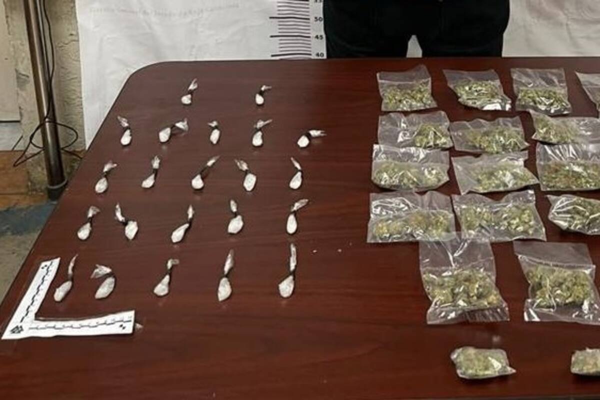 Detiene FGE a menor con varias dosis de droga