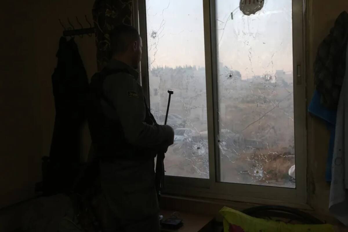 Un oficial de seguridad en Nablus, Cisjordania, en una imagen de archivo. / EFE - ALAA BADARNEH