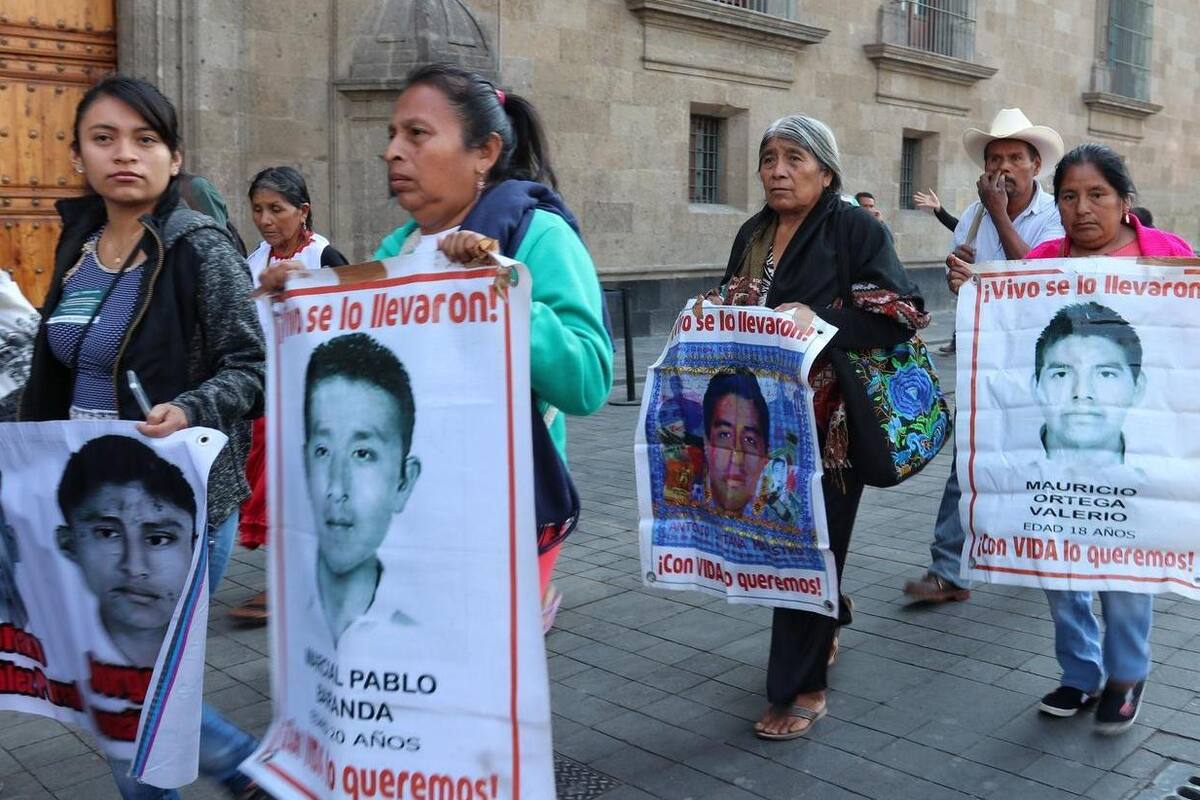 AMLO ofrece protección a testigos que informen sobre el caso Ayotzinapa