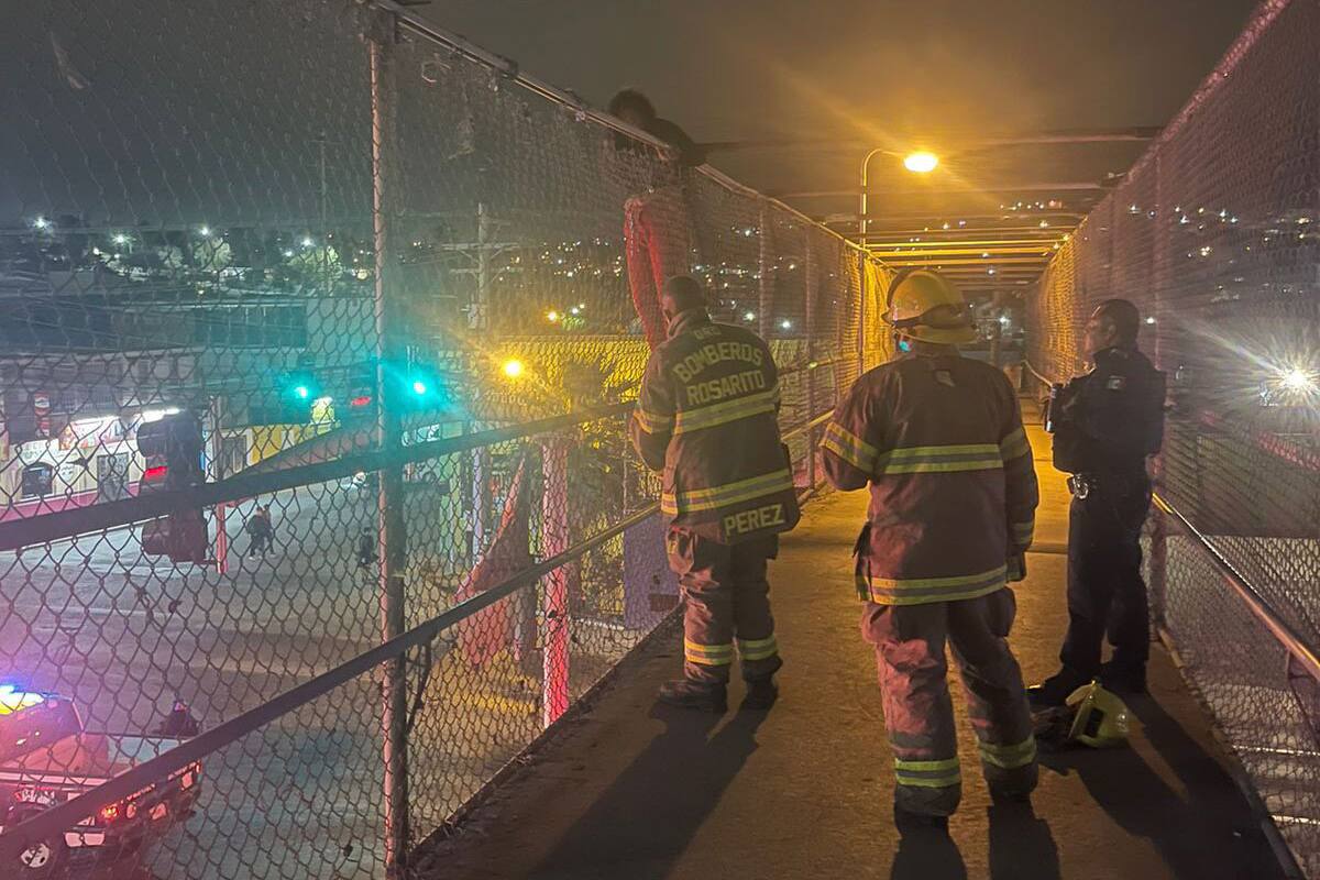 Rescatan bomberos a mujer suicida en Rosarito