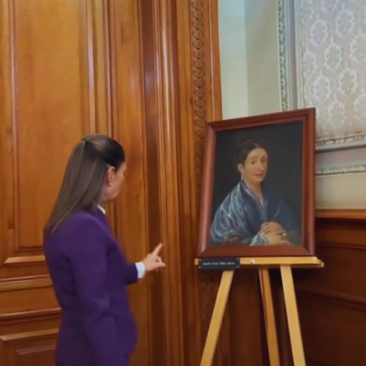 Retrato de Josefa Ortiz de Domínguez en despacho de Claudia Sheinbaum.