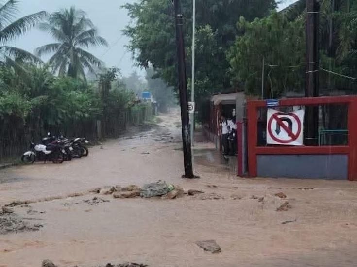Frente Frío 13 deja inundaciones, derrumbes y familias damnificadas en Veracruz e Hidalgo