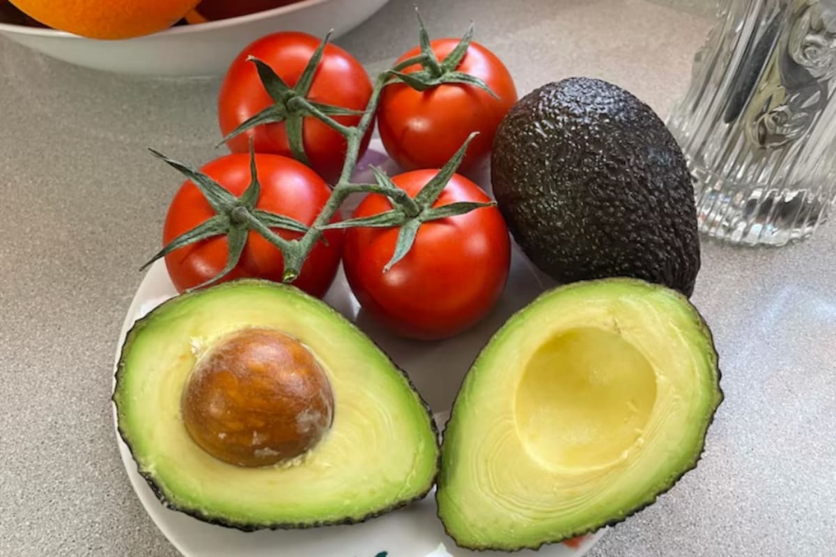 Platillos más caros por precio de tomate y aguacate en el mercado