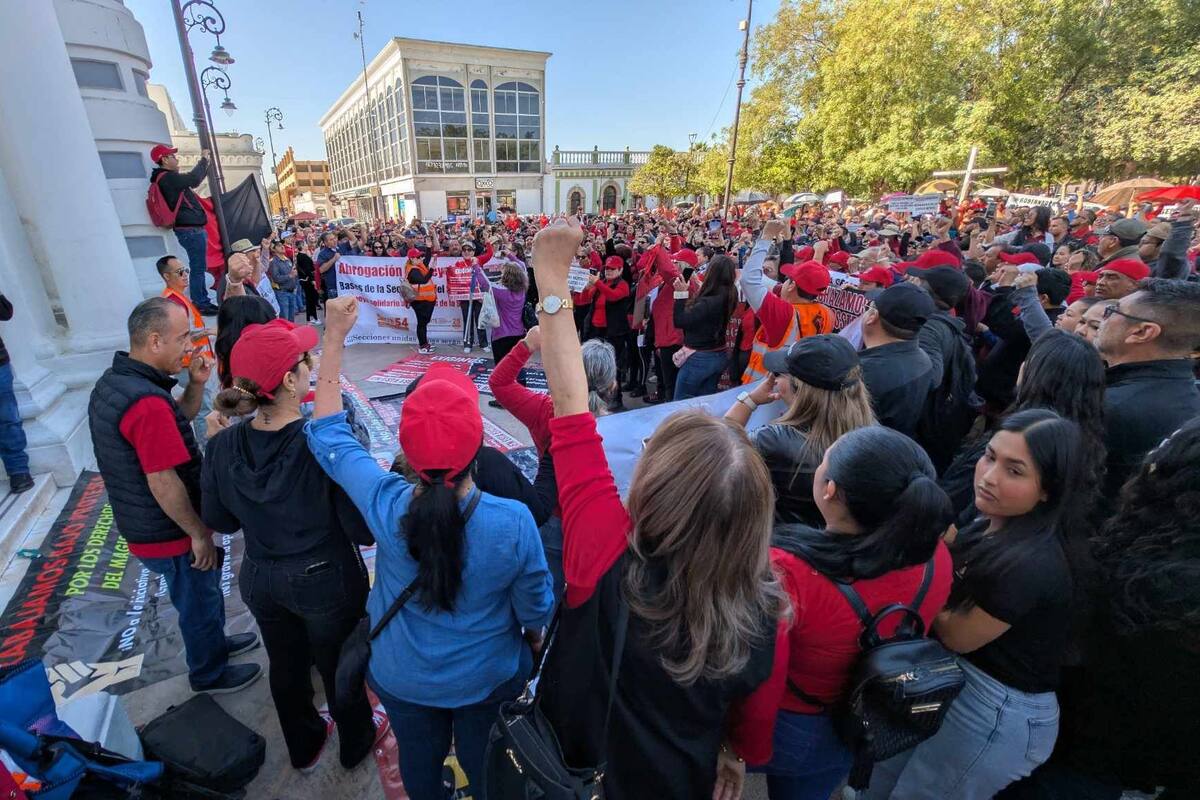 Maestros de Sonora exigen abrogación de la Ley 2007 en segundo día de protestas