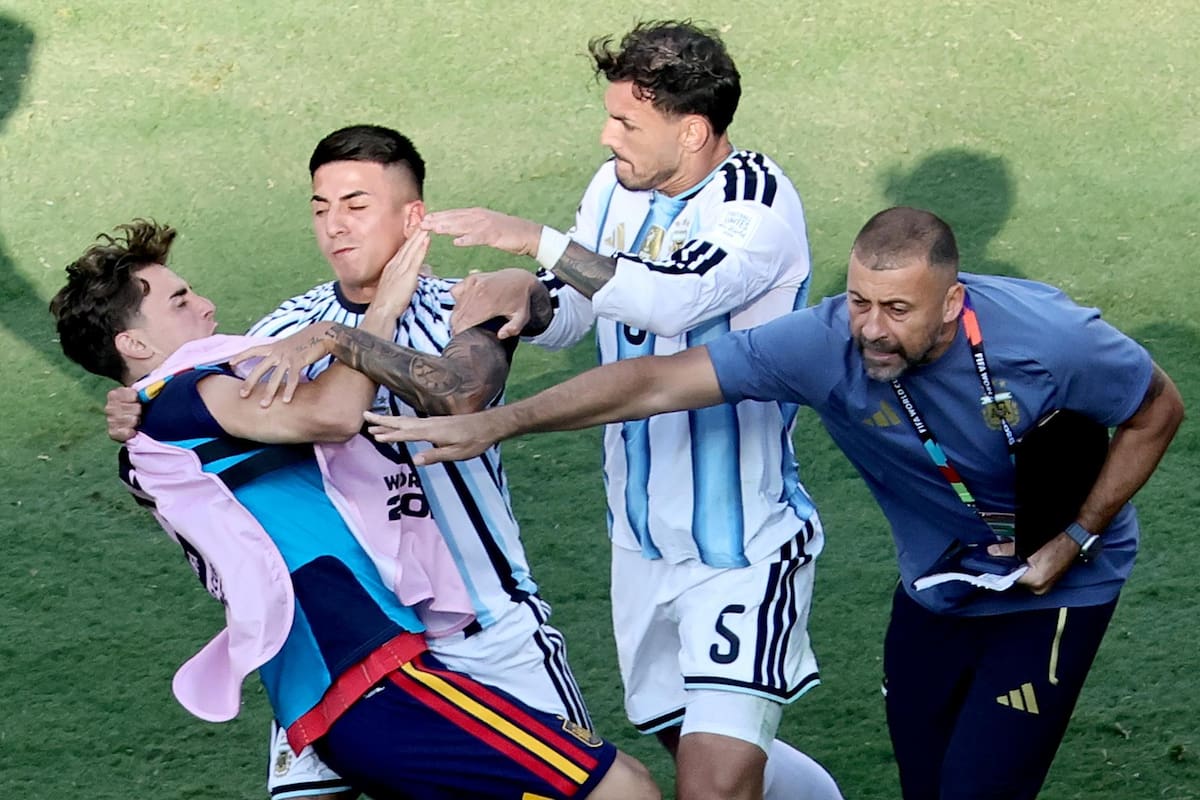Argentina perdió la cabeza tras caer ante España: Leandro Paredes y Nahuel Molina lanzaron golpes y desataron una bronca al final del Mundial 2026