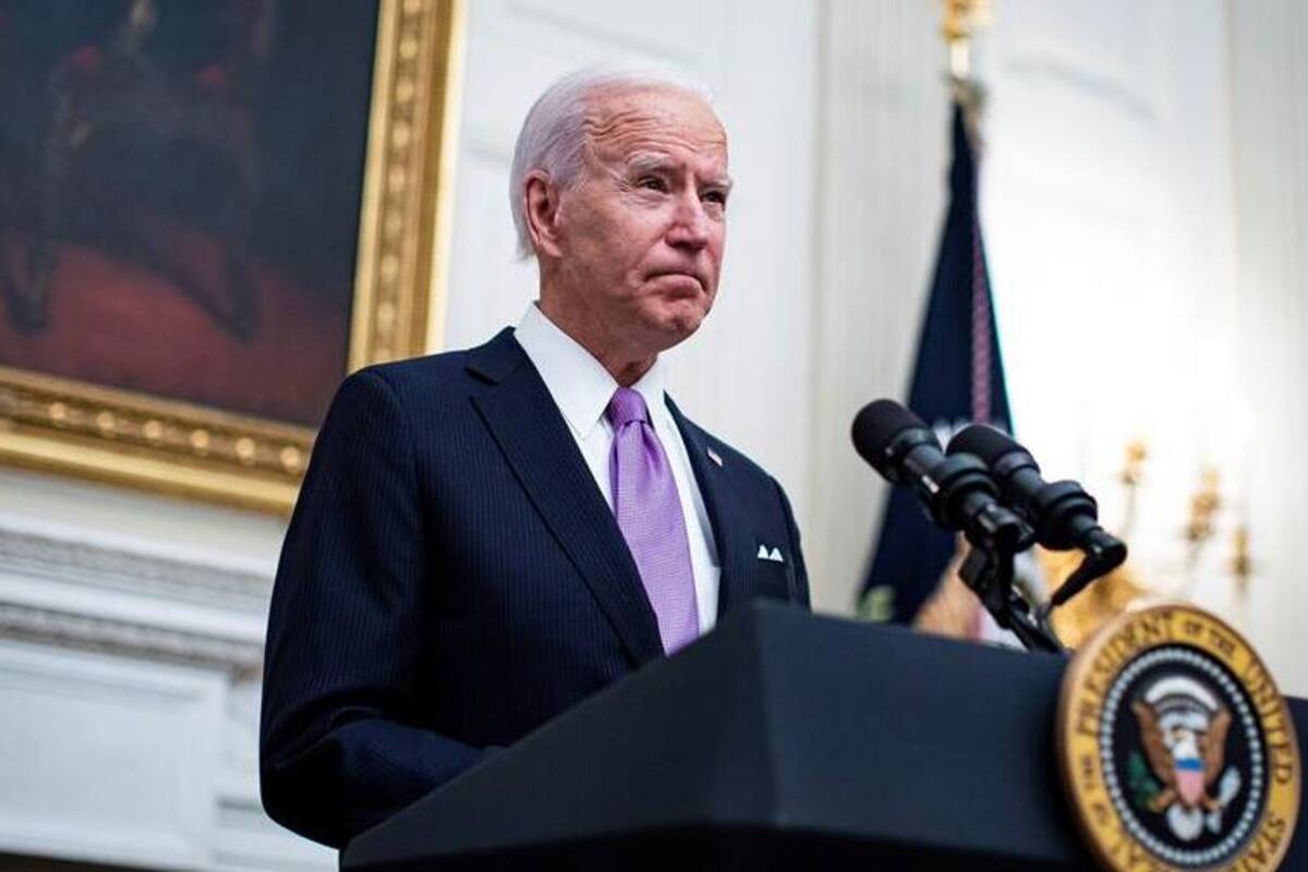 Biden elimina el "botón rojo" de coca colas de Trump y se hace viral