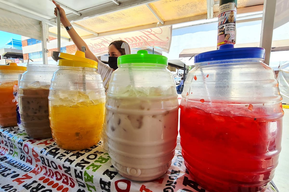 Llega la época más esperada por vendedores de aguas frescas