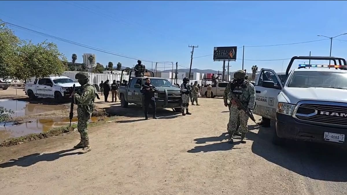 De manera extraoficial se dio a conocer que se han detectado diversos contenedores llenos de hidrocarburo, sin embargo, no se ha dado a conocer la cantidad exacta de litros, ya que el operativo sigue en curso. Foto: Cortesía