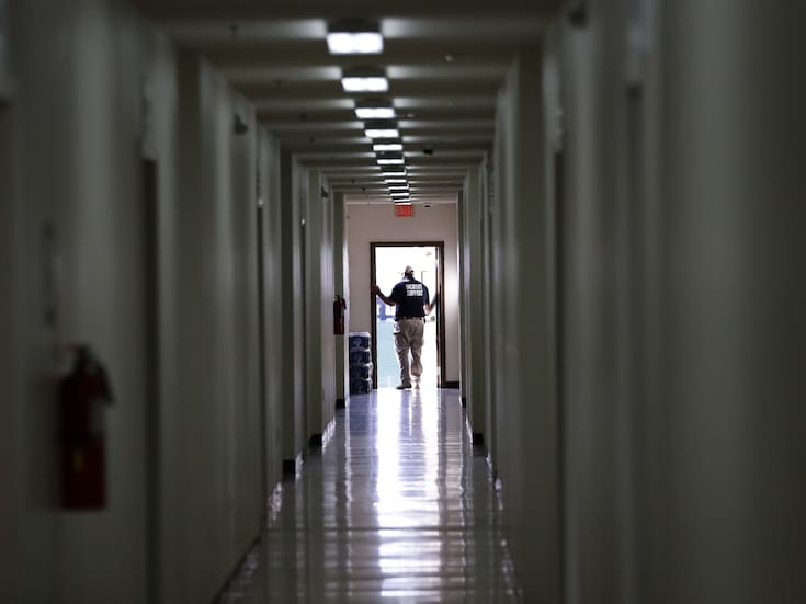 Muere hondureño bajo custodia del ICE tras estar detenido en Calexico