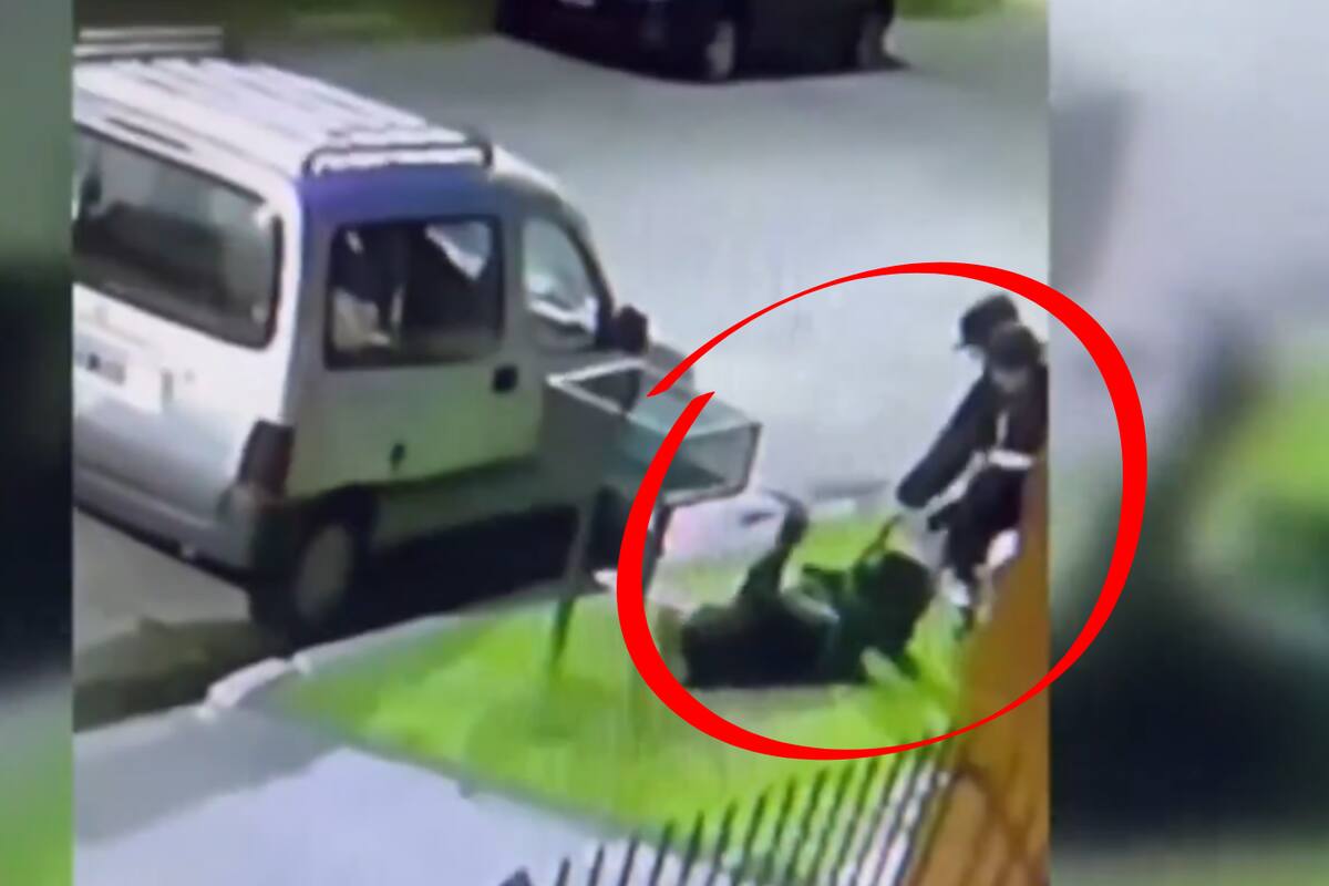 VIDEO: 2 ladrones en moto tiraron al suelo y arrastraron a abuelita de 90 años para quitarle su bolso