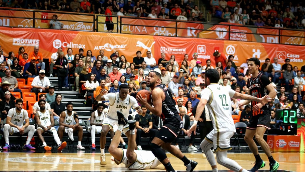 Soles de Mexicali aplasta 102-58 a Abejas y toma ventaja en semifinales
