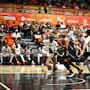 Soles de Mexicali aplasta 102-58 a Abejas y toma ventaja en semifinales