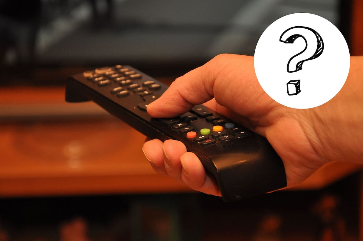 Estos botones coloridos no se limitan a los televisores. Algunos sistemas de audio, como las barras de sonido de Bose (Soundbar 500, Soundbar 700, etc.), incluyen controles remotos universales que también cuentan con los botones rojo, verde, azul y amarillo. Foto: Pixabay/Canva