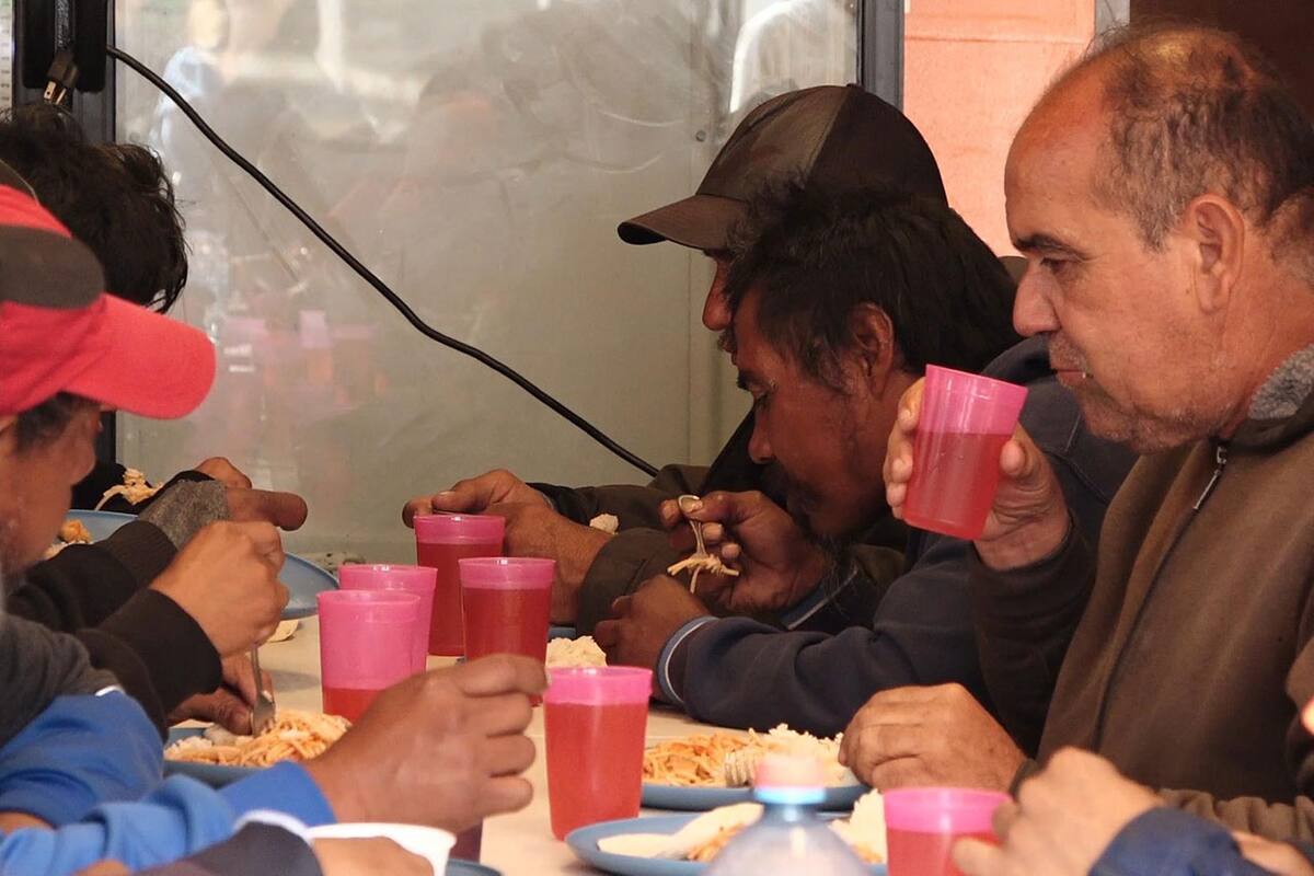 Centroamericanos crean comedor para migrantes