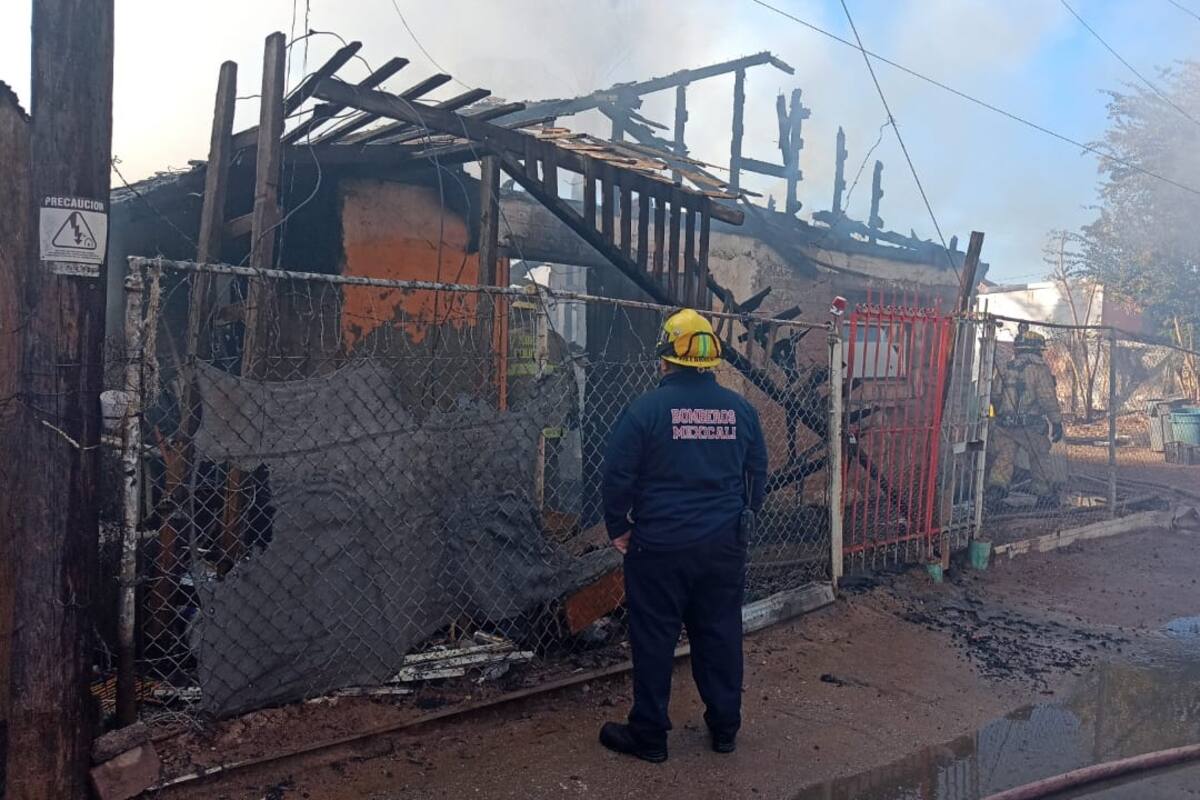 Incendio consume domicilio en desuso en la colonia Industrial