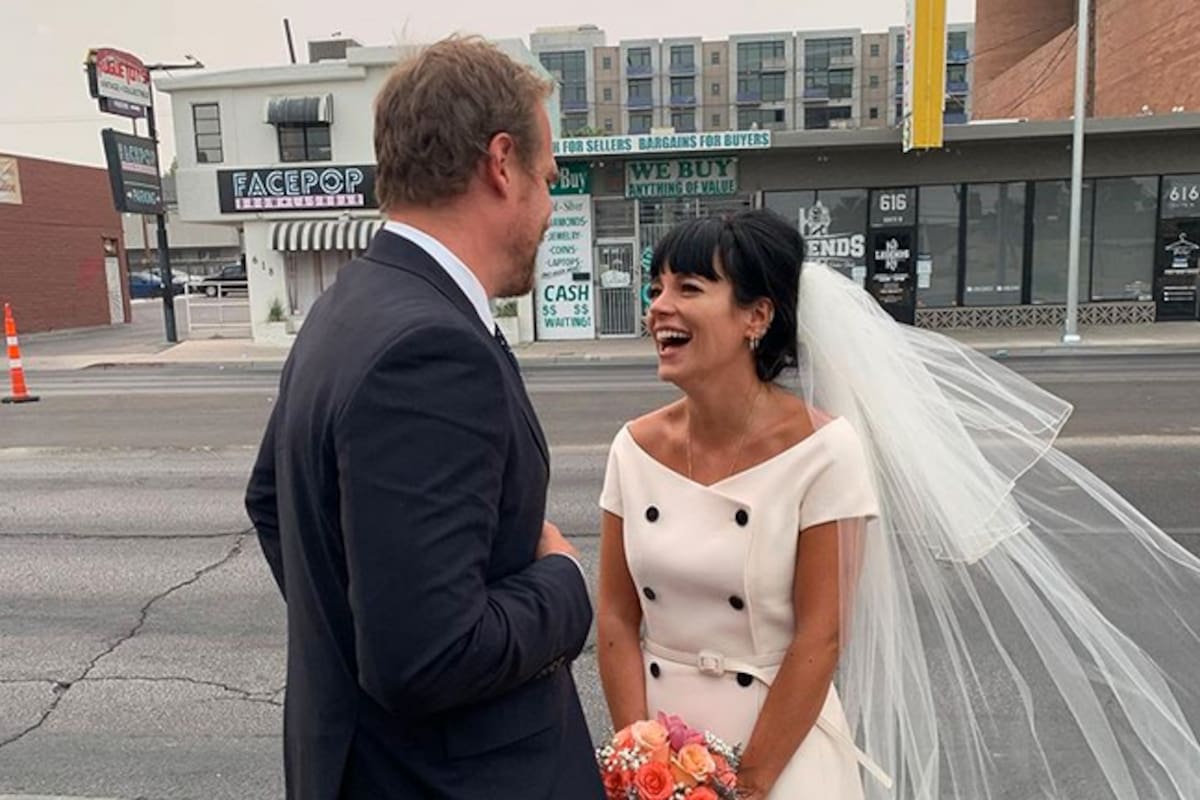 Lilly Allen y David Harbour se casaron en Las Vegas y comparten el momento en Instagram