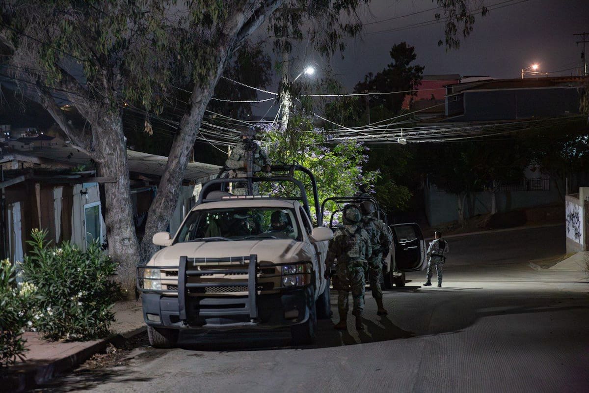 En la escena fueron localizados cerca de 20 casquillos percutidos de arma larga y corta dentro y fuera de la vivienda. Foto: Border Zoom