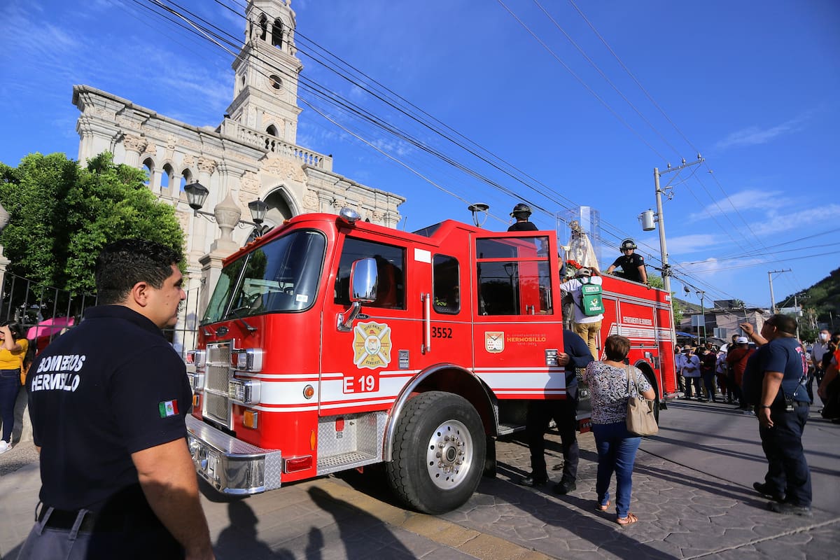 Los Bomberos hacen una procesión con Nuestra Señora del Carmen, pues ella es su protectora y patrona. FOTO: BANCO DIGITAL