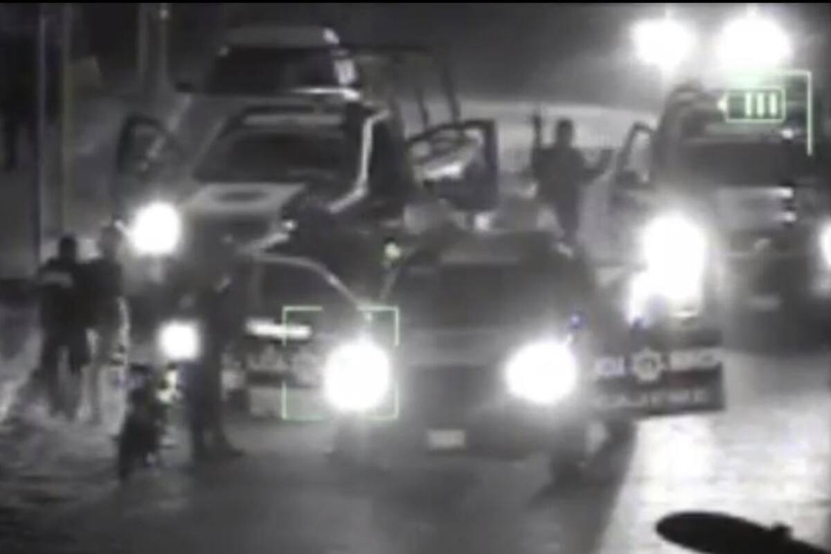 VIDEO: Policía Municipal de CO detuvo a dos hombres armados a bordo de una motocicleta