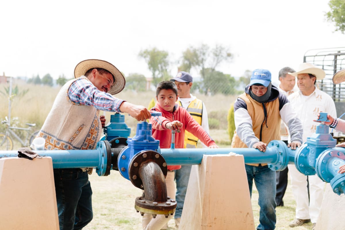 Donan infraestructura para llevar agua potable a comunidad en el Edomex