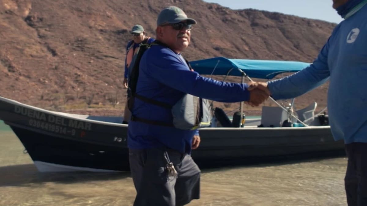 De pescador ilegal a ser reconocido como "héroe ambiental" por la realeza británica: José Luis Ceseña, protector del mar de Cortés.