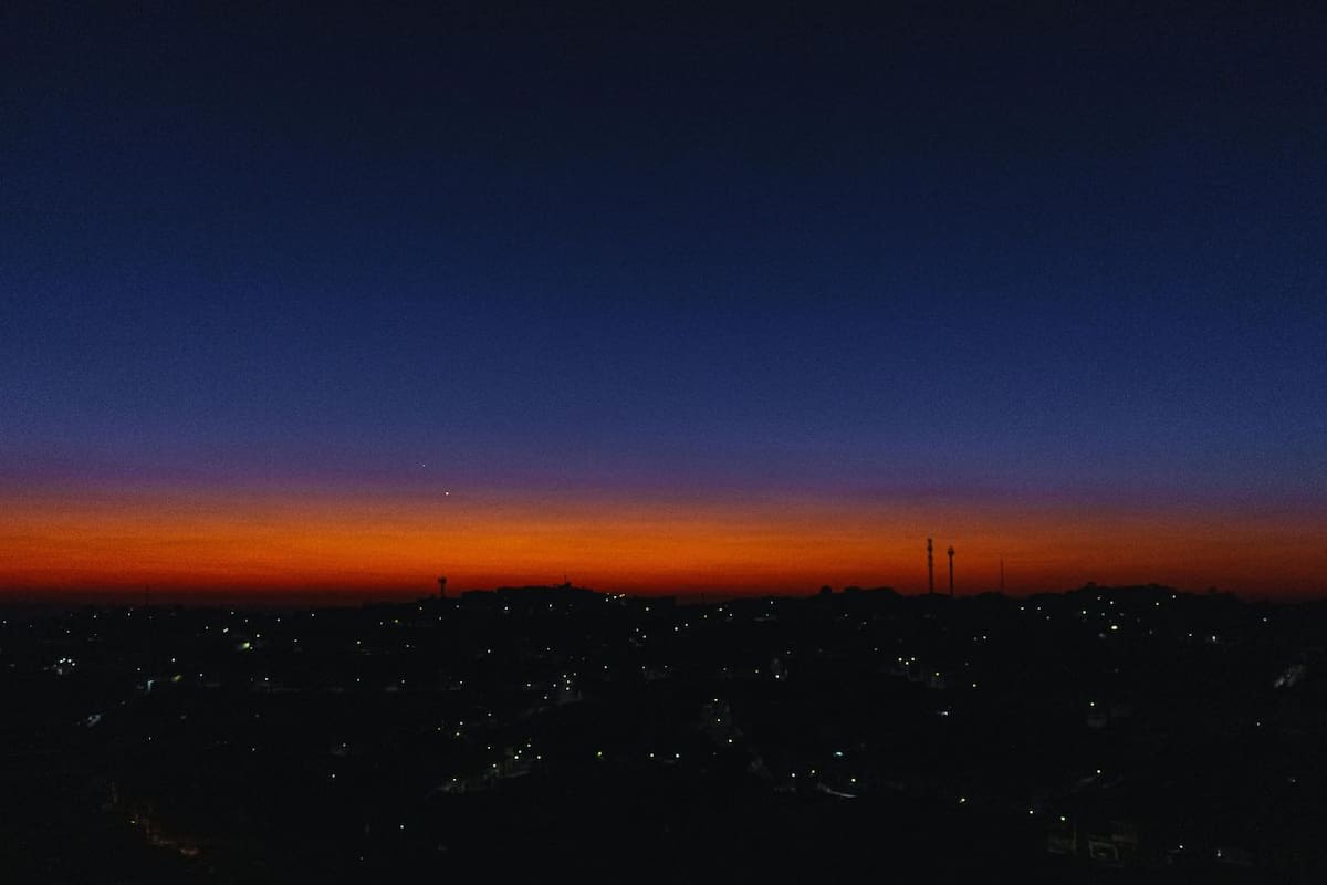 Se registran nuevos apagones en Buenos Aires; ciudadanos pasan otra noche sin luz con temperaturas de casi 40° C