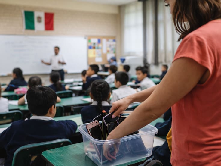 México quiere sacar los celulares del aula: tras prohibir la comida chatarra en escuelas, el Congreso analiza vetar celulares en educación básica para mejorar atención, convivencia y aprendizaje