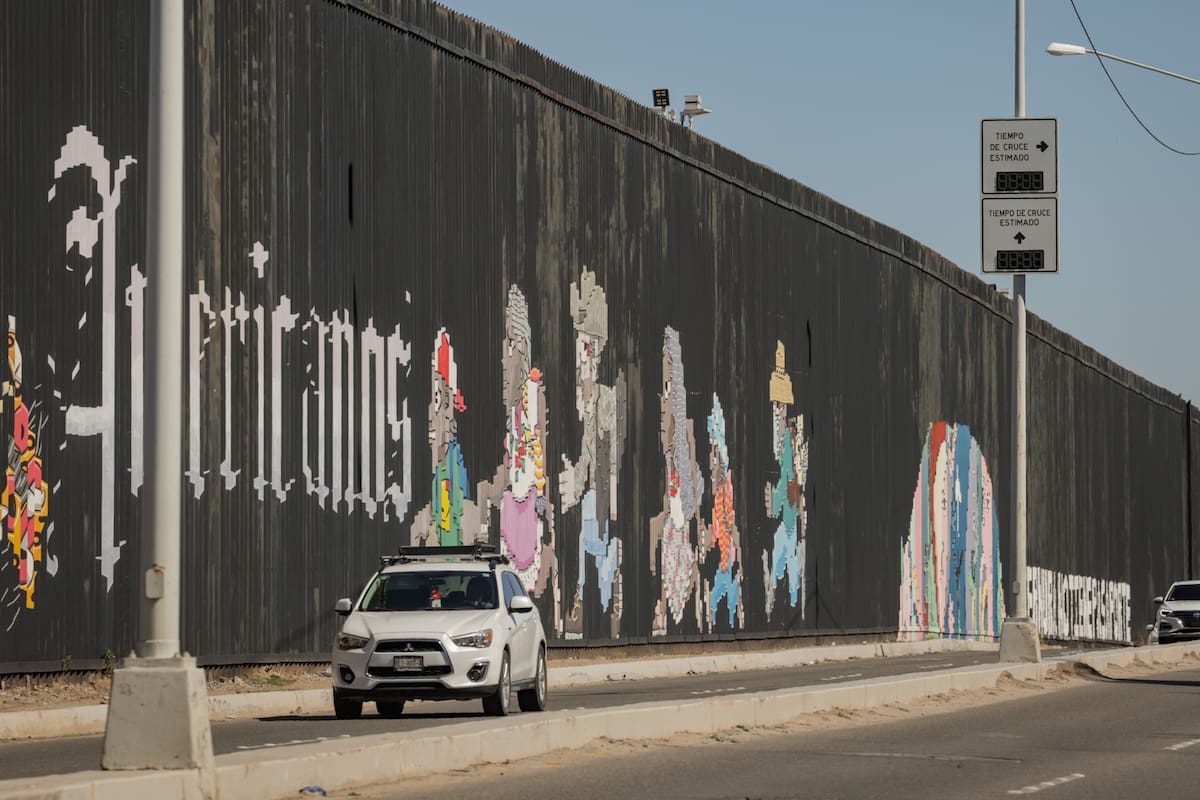 Tiempos de espera de 1 hora para cruzar a Calexico este domingo