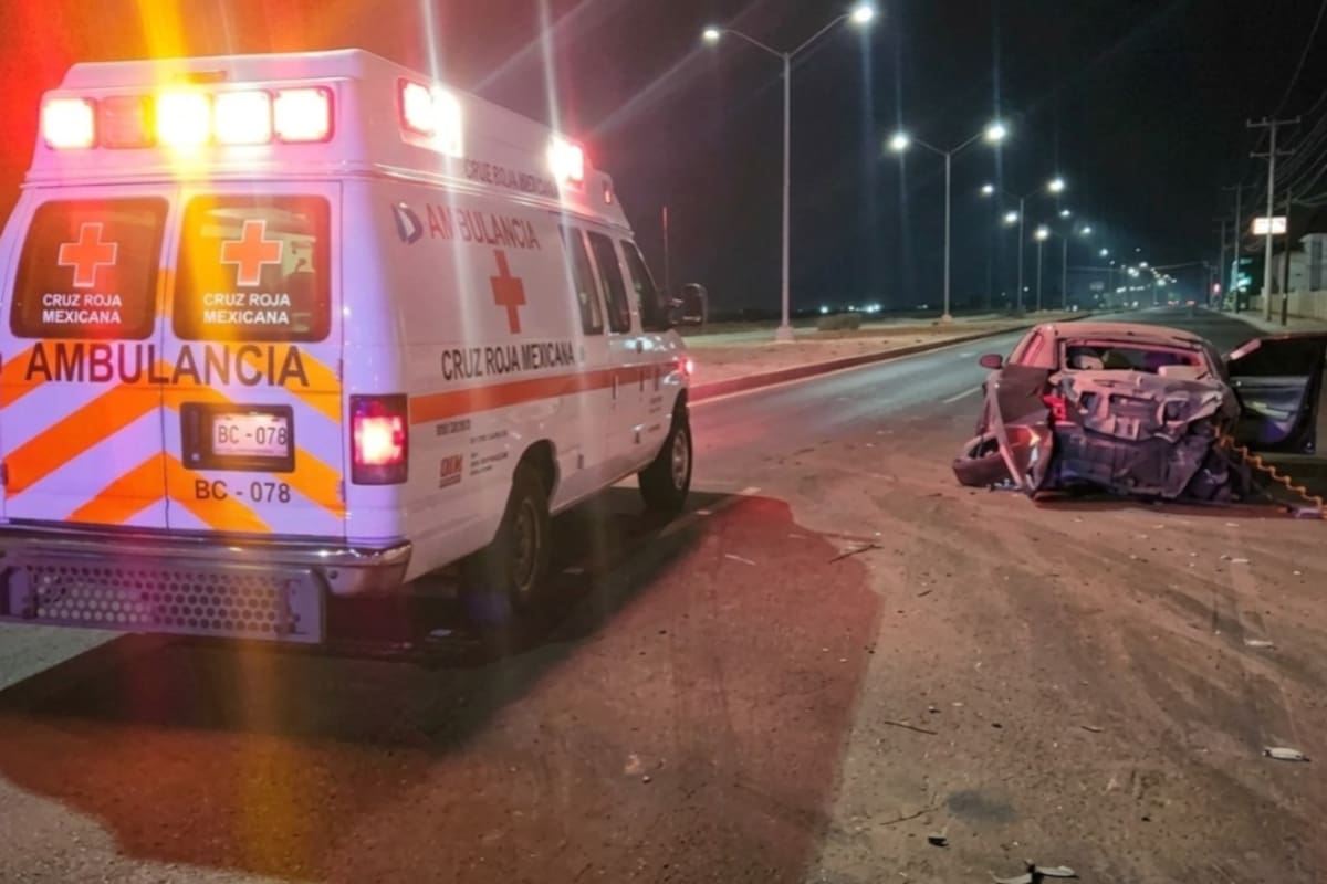 Joven de 18 años al volante de un Infiniti se pasó varios altos a más de 120 km/h y mató a un peatón en Mexicali