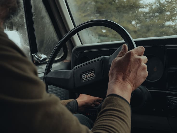 Por qué olvidamos dónde estacionamos el auto y cómo evitarlo