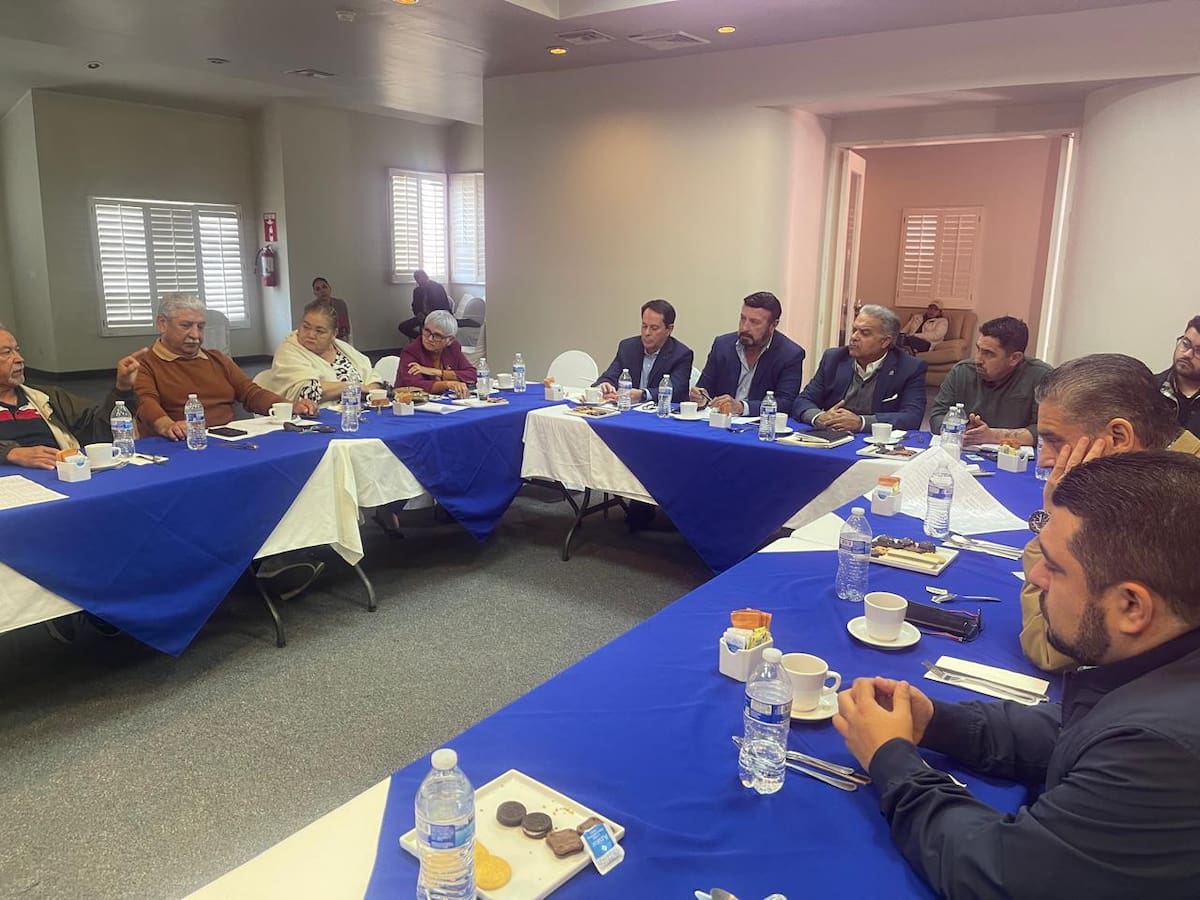 Integrantes de “Unidos por Rosarito” señalaron que los incrementos al Impuesto Predial no se justifican, al considerar que no se reflejan en infraestructura ni en servicios públicos. Foto: Carmen Gutierrez