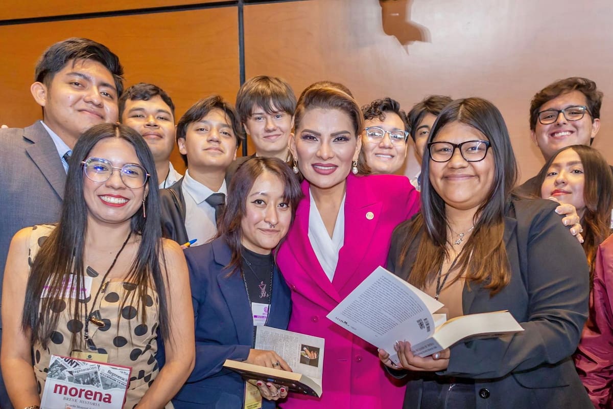 Lorenia Valles participa en el Parlamento Juvenil de la Cámara de Diputados