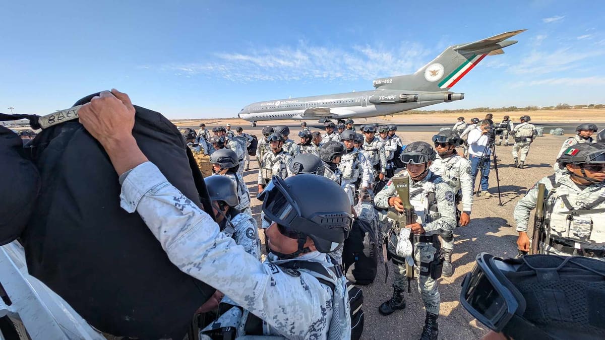 Más de mil elementos de la Guardia Nacional son trasladados a la frontera de Sonora con Estados Unidos.
Foto: Julián Ortega García