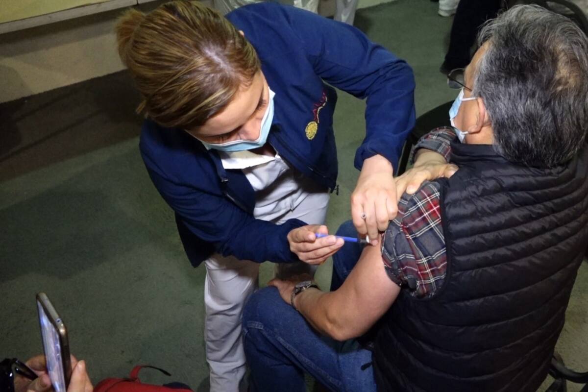 Más de 5 mil abuelitos reciben primera dosis contra covid en Tecate