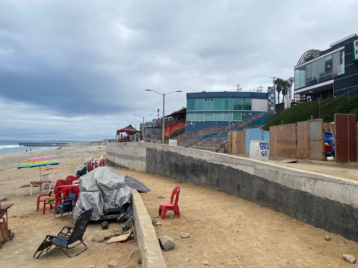 Se plantea que la obra retome su curso en 2026, lo que genera molestia entre comerciantes y visitantes de la delegación. Foto: Emmanuel Castañeda