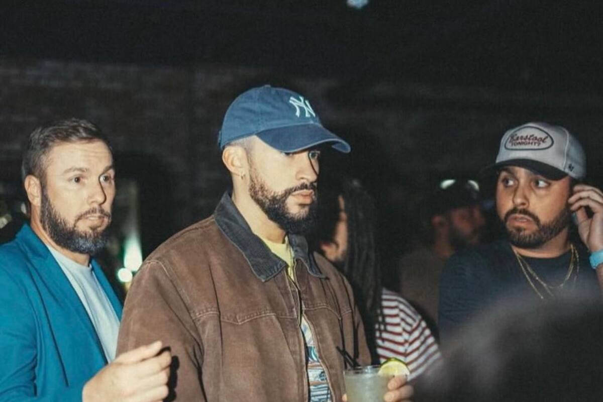 Bad Bunny “cariñoso” con un hombre en Nashville